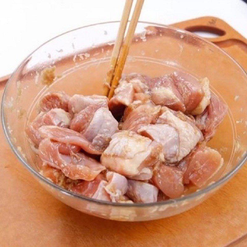 Step 2 Marinate the chicken Chicken cooked with pig skin