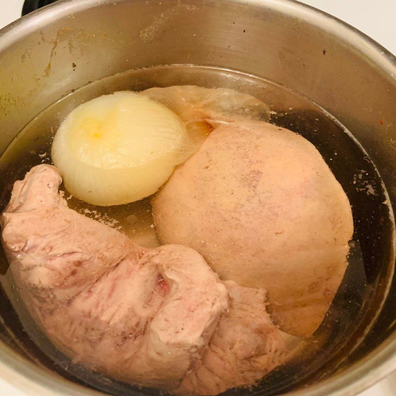 Step 4 Preparing Ingredients for Dry Topping Hủ tiếu mì khô (recipe shared by users)