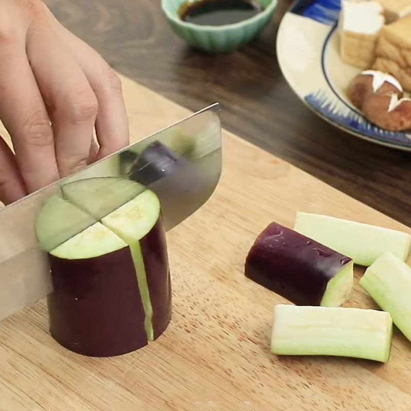 Step 1 Prepare ingredients and marinate eggplant Eggplant stewed with vegetarian tofu