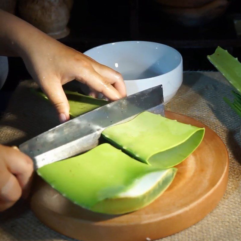 Step 3 Prepare the aloe vera Aloe vera soup with shrimp