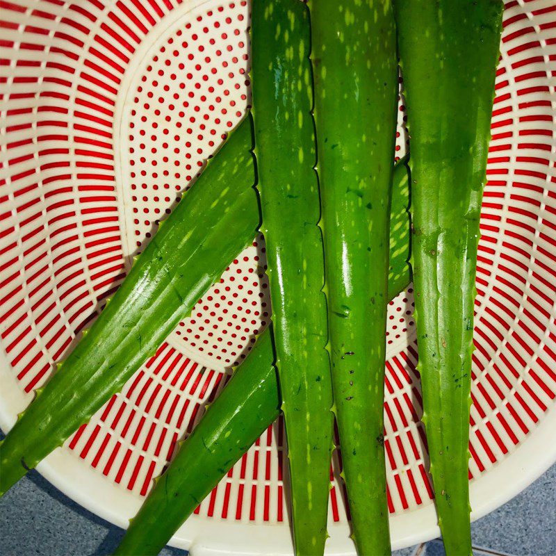 Step 1 Prepare the aloe vera Aloe Vera Yogurt Smoothie