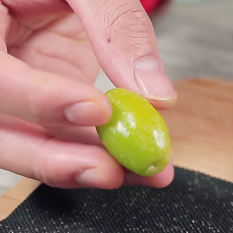 Step 1 Prepare jujube Salted sour jujube