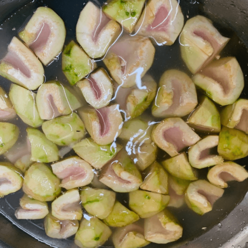 Step 2 Prepare the fig Pork leg stew with fig