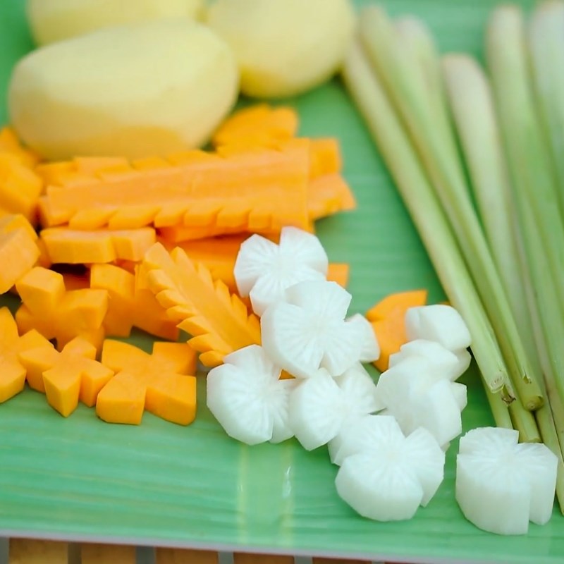 Step 1 Preparing vegetables for Braised Beef Shank with Five Fruits
