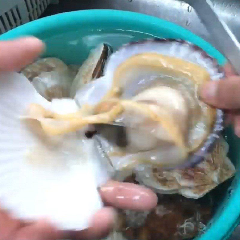 Step 1 Prepare scallops Sea Cucumber and Scallop Porridge