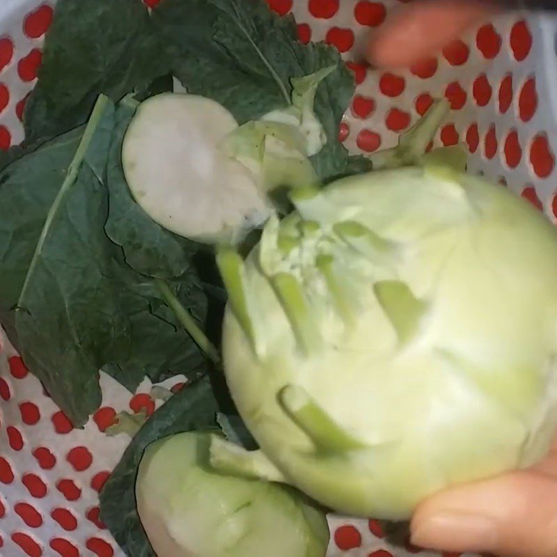 Step 1 Prepare kohlrabi Stir-fried kohlrabi with tomatoes