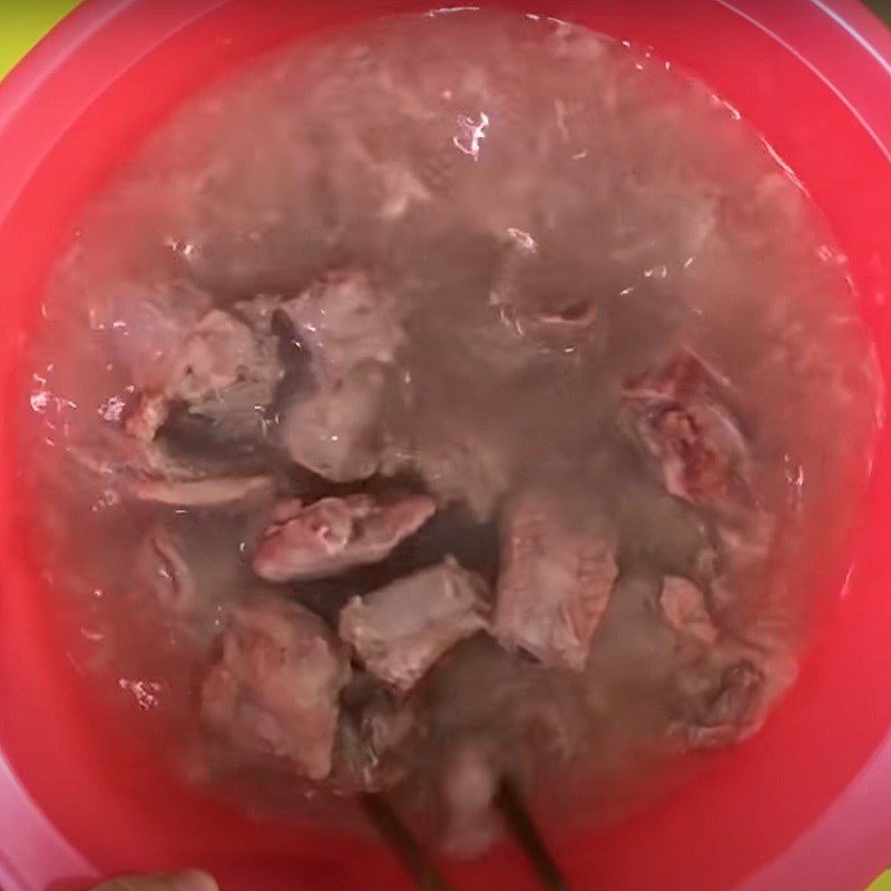 Step 1 Prepare the pork ribs for Pork rib noodles with vegetables