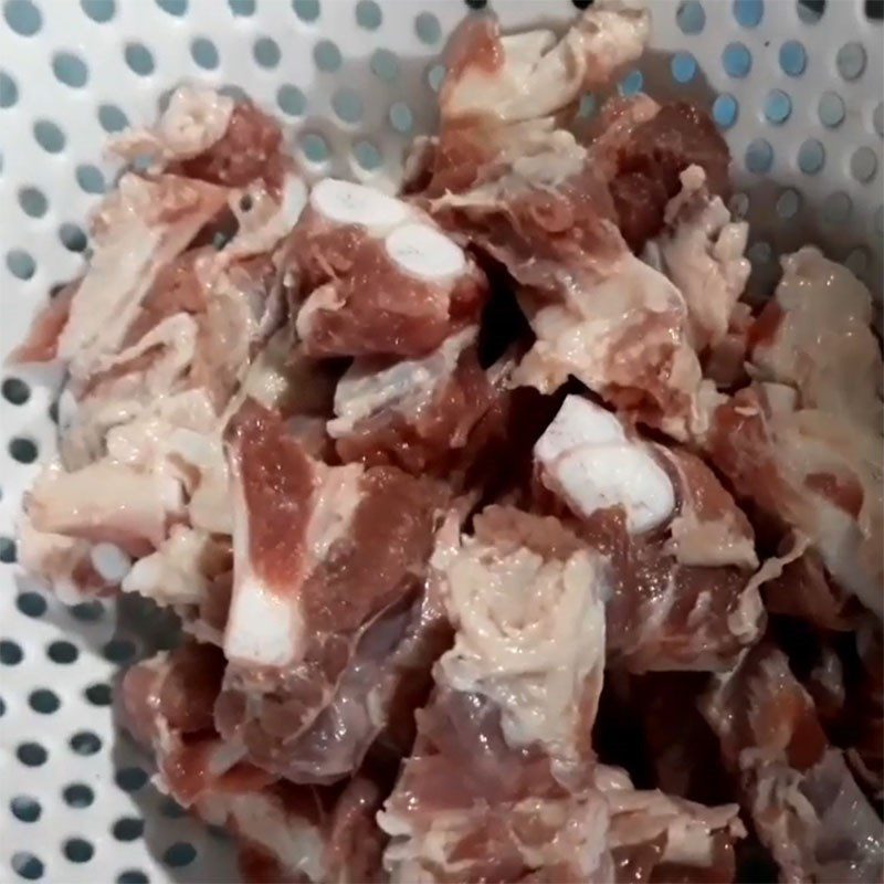 Step 1 Prepare the pork ribs for the sweet potato soup