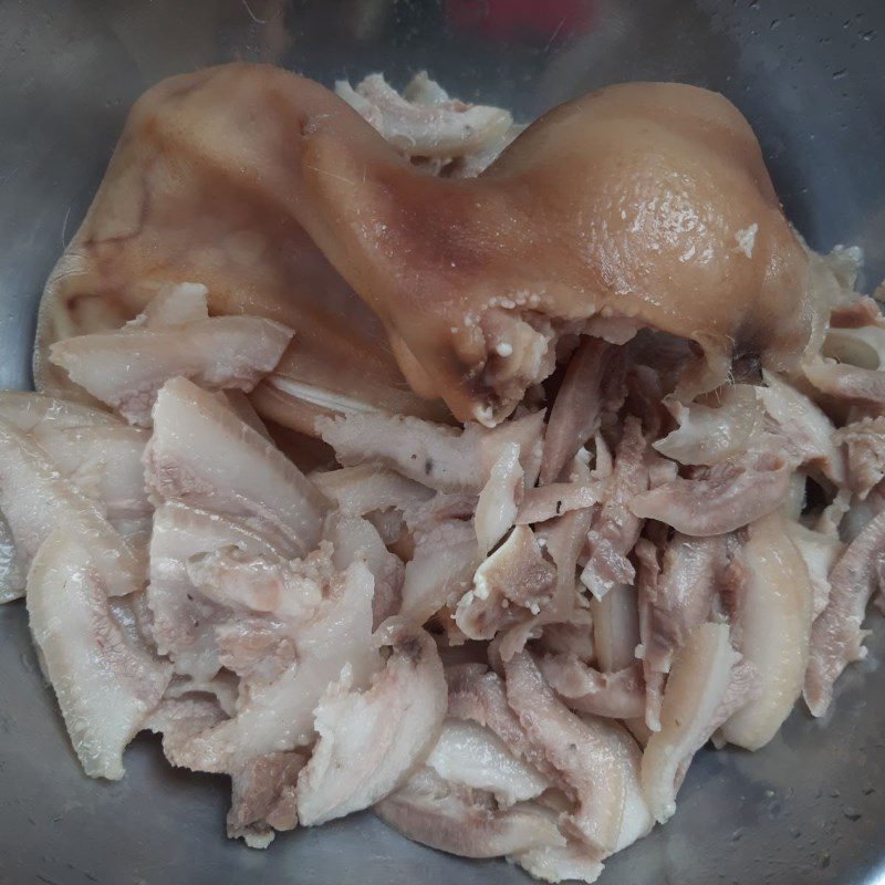 Step 1 Prepare pig ears for Coconut heart salad with pig ears