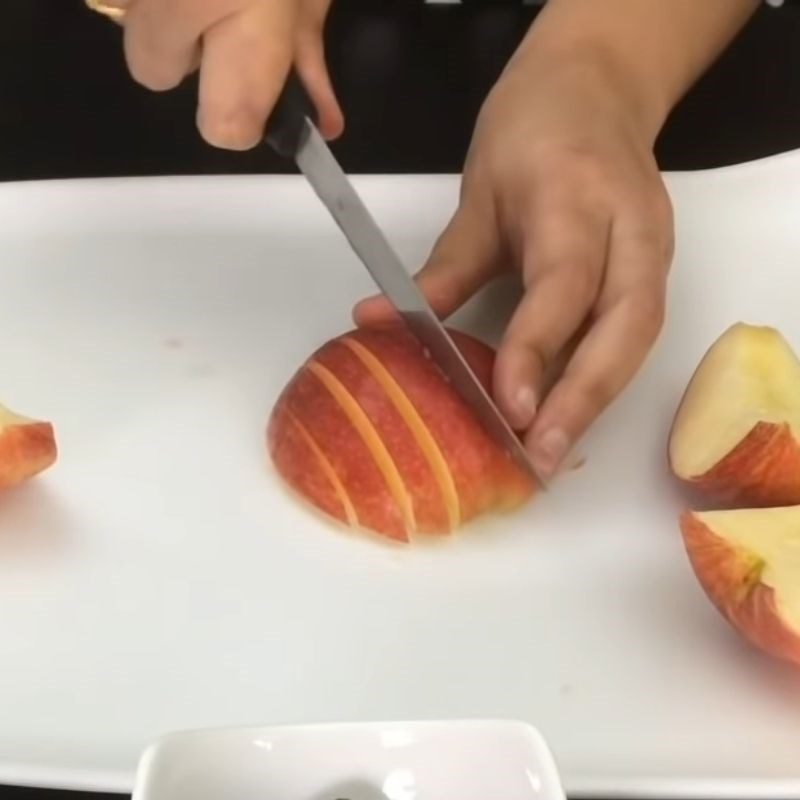 Step 1 Prepare the apples for Apple Oatmeal Smoothie