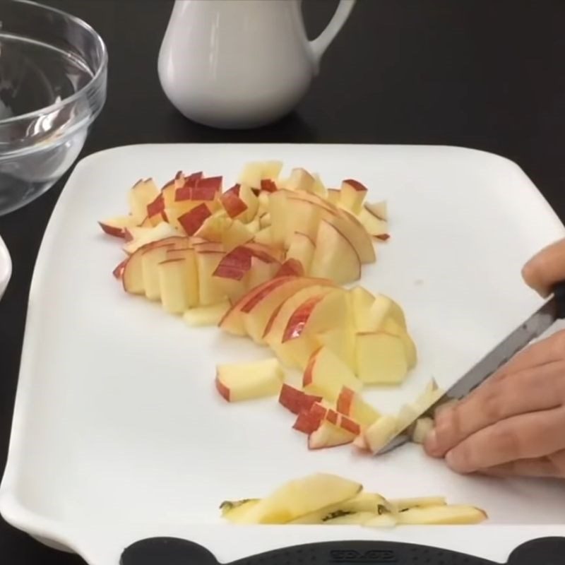 Step 1 Prepare the apples for Apple Oatmeal Smoothie