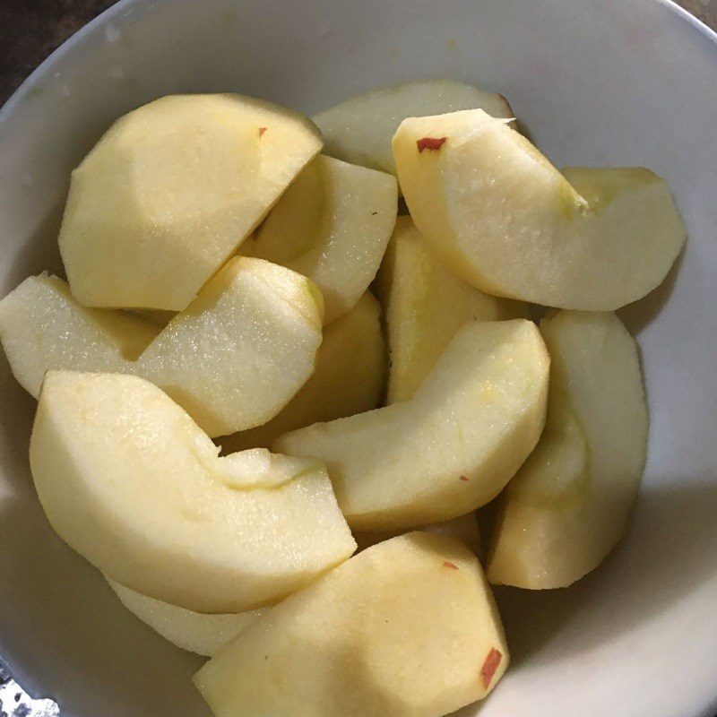 Step 1 Prepare apples for condensed milk smoothie