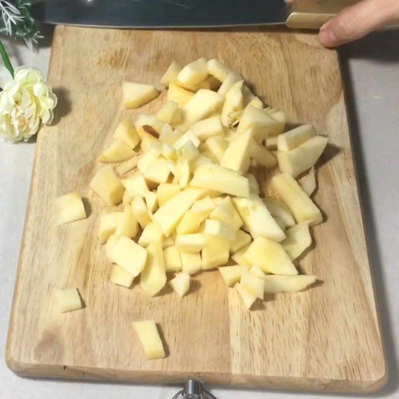 Step 1 Prepare the apples for Apple Kém in a bag
