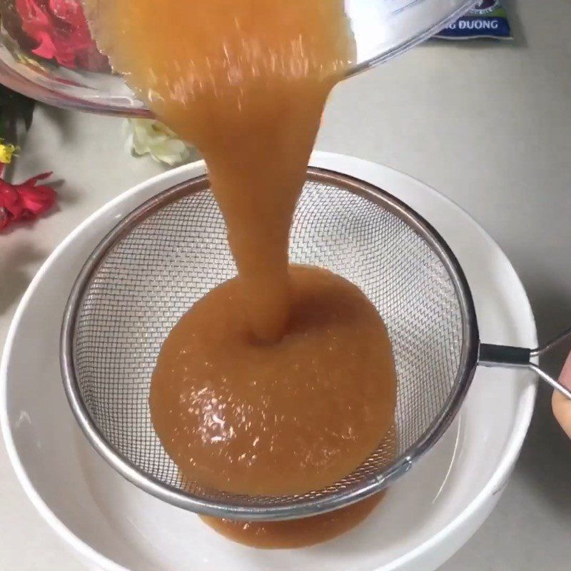 Step 1 Prepare the apples for Apple Kém in a bag