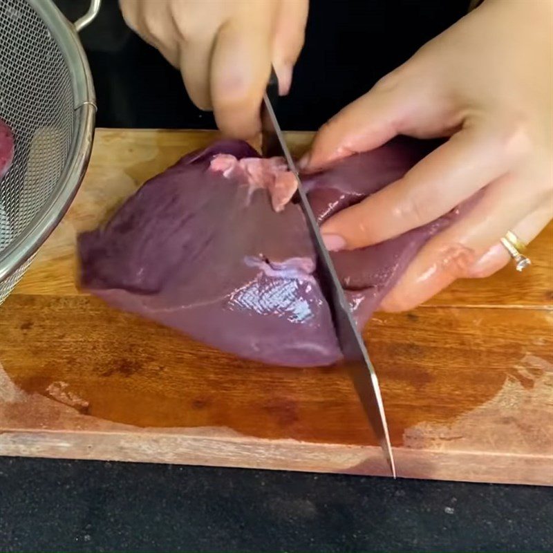Step 1 Prepare pig's offal for Tieu porridge