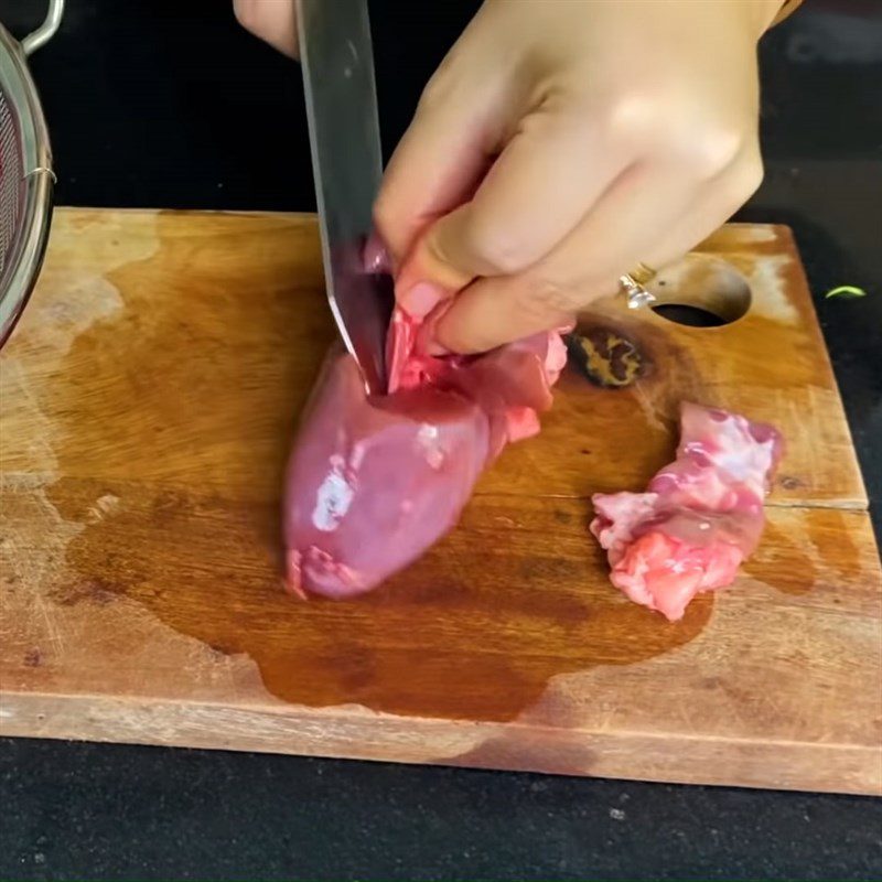 Step 1 Prepare pig's offal for Tieu porridge