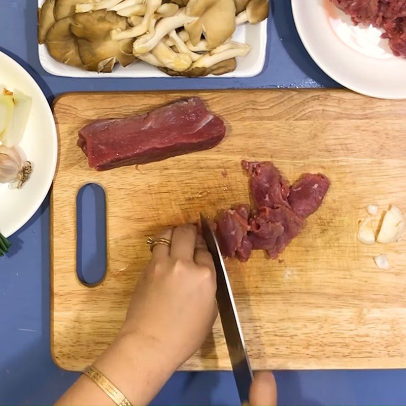 Step 1 Prepare the beef Stir-fried Beef with King Oyster Mushrooms