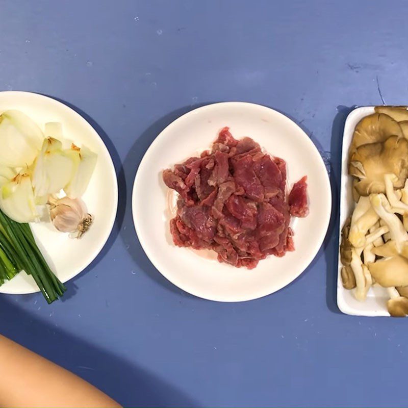 Step 1 Prepare the beef Stir-fried Beef with King Oyster Mushrooms
