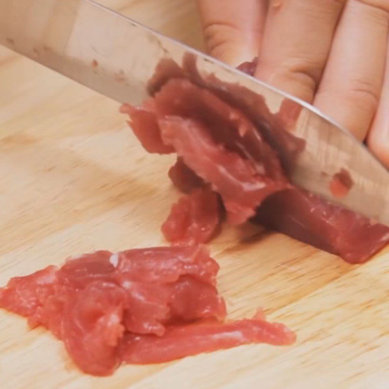 Step 1 Prepare the beef for Beef curry udon