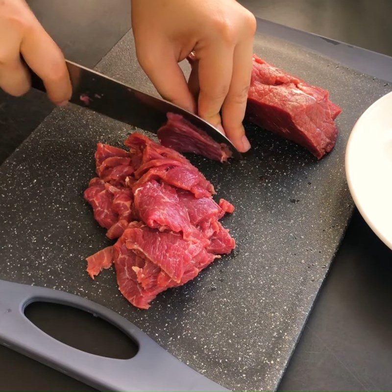 Step 1 Prepare the beef for Spicy Beef Ball Hotpot