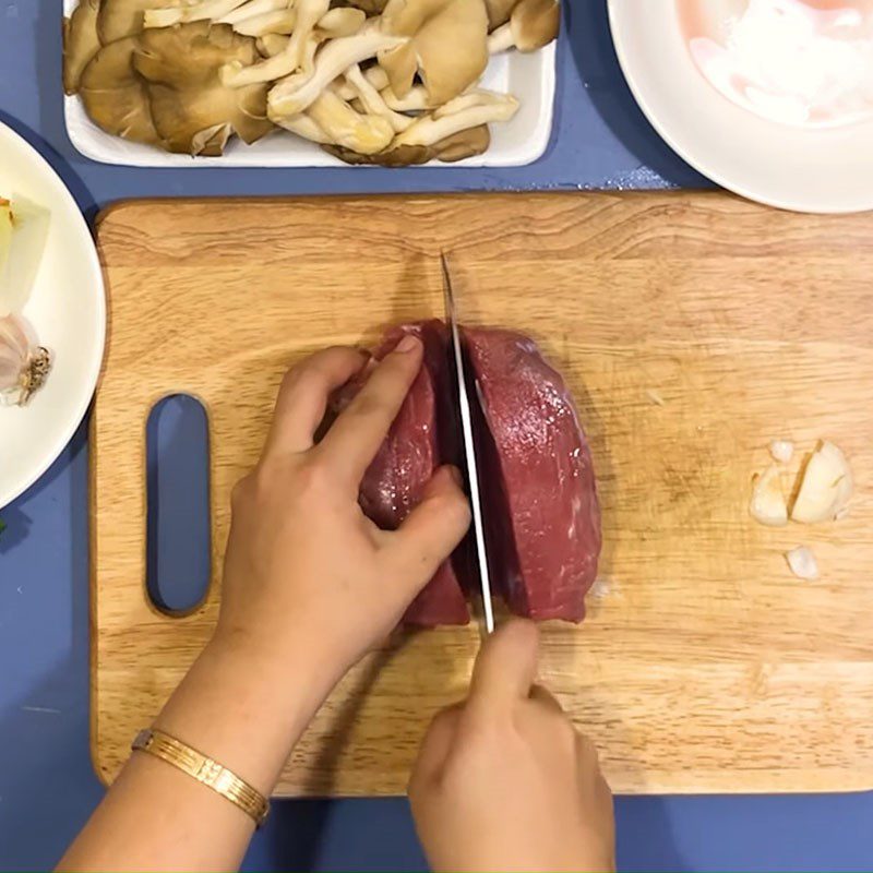 Step 1 Prepare the beef Stir-fried Beef with King Oyster Mushrooms
