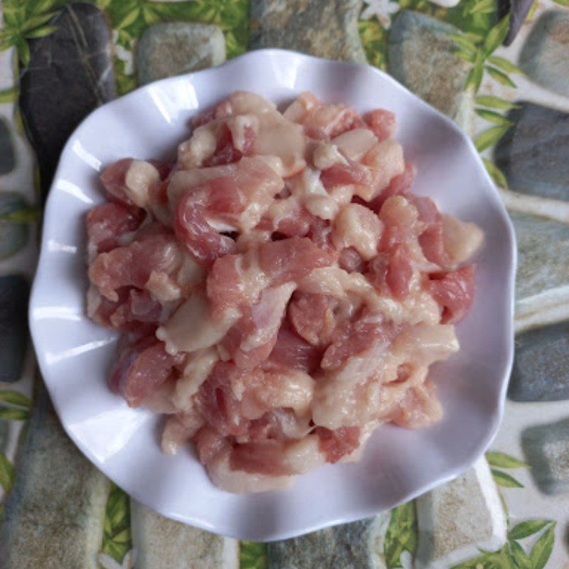 Step 1 Preparing the pork for stir-fried pork with napa cabbage