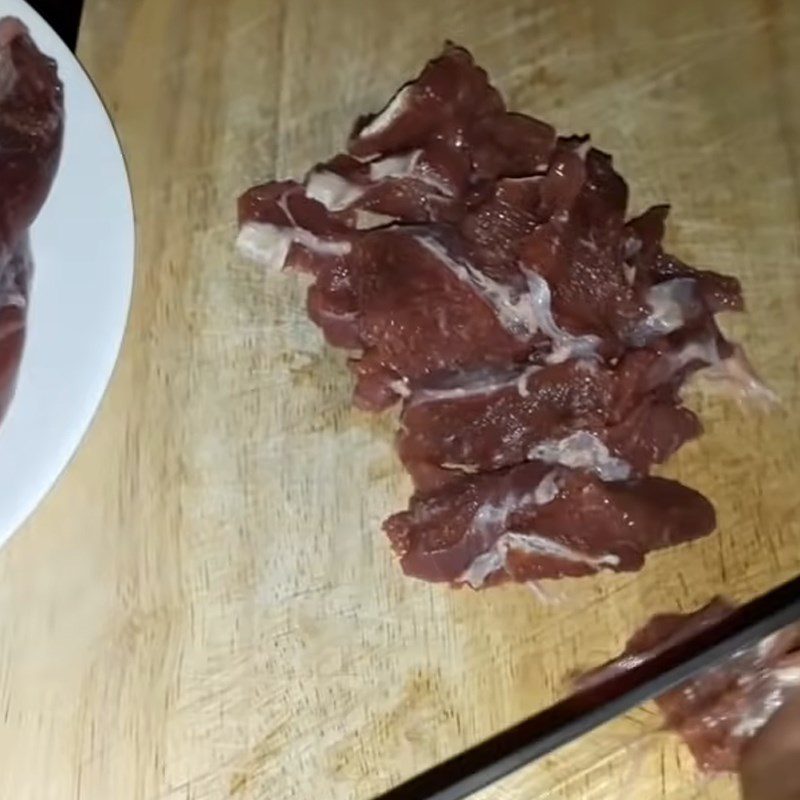 Step 1 Preparing buffalo meat for buffalo hot pot with fermented rice