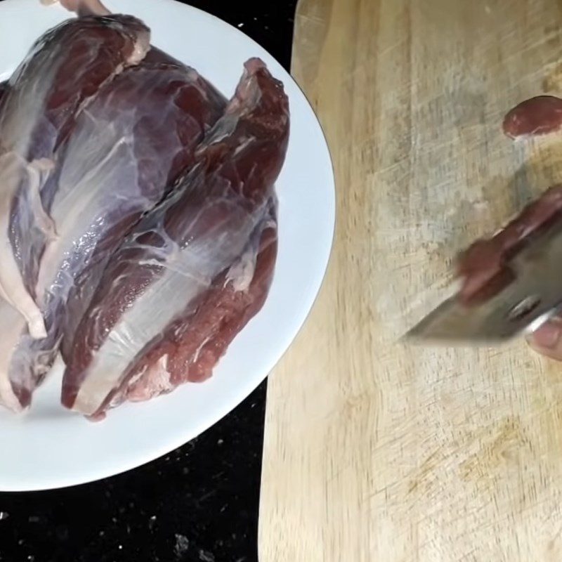 Step 1 Prepare buffalo meat for buffalo hot pot with fermented rice