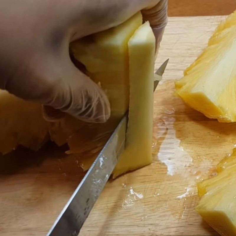 Step 1 Prepare the pineapple for Pineapple smoothie