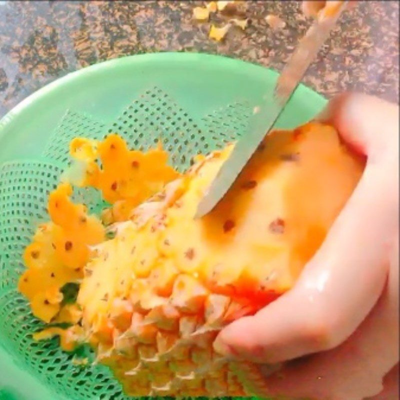 Step 1 Prepare the pineapple for Pineapple Yogurt Smoothie