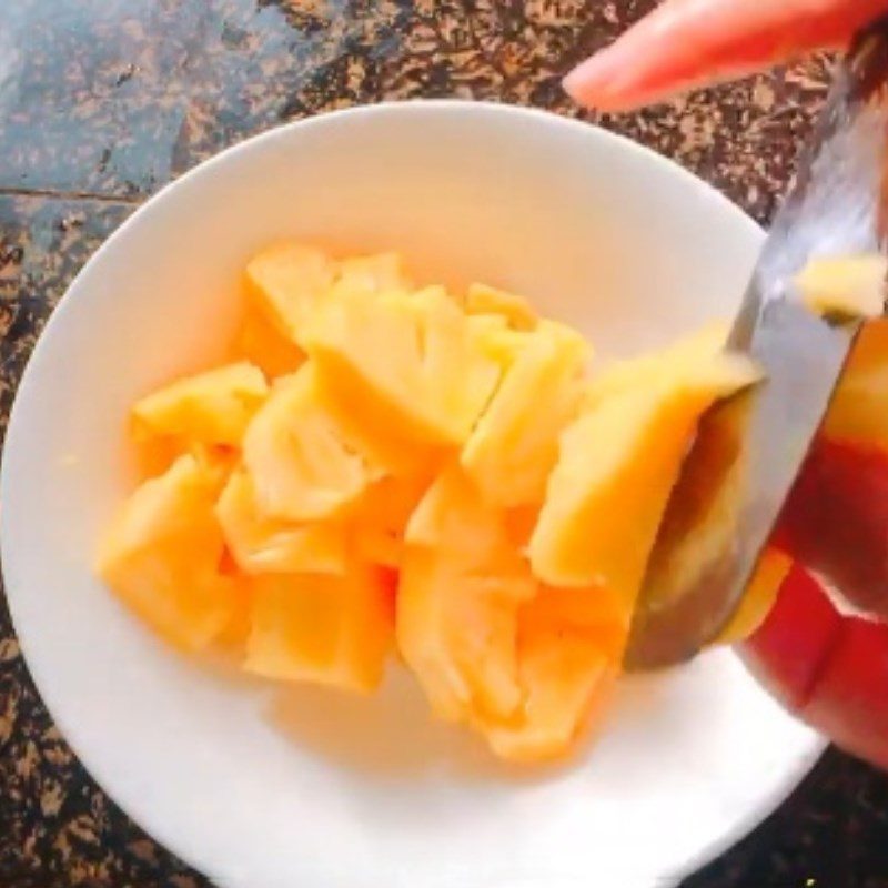 Step 1 Prepare the pineapple for Pineapple Yogurt Smoothie