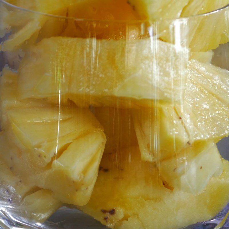 Step 1 Prepare the pineapple for Pineapple smoothie