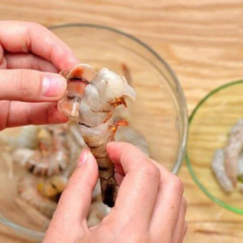 Step 1 Prepare the shrimp for Sour Shrimp Soup with Coconut Heart