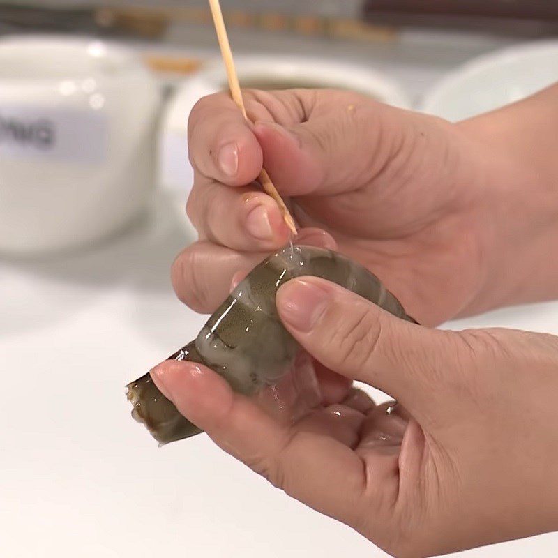 Step 1 Prepare shrimp for Pumpkin Shrimp Porridge using a multifunctional blender