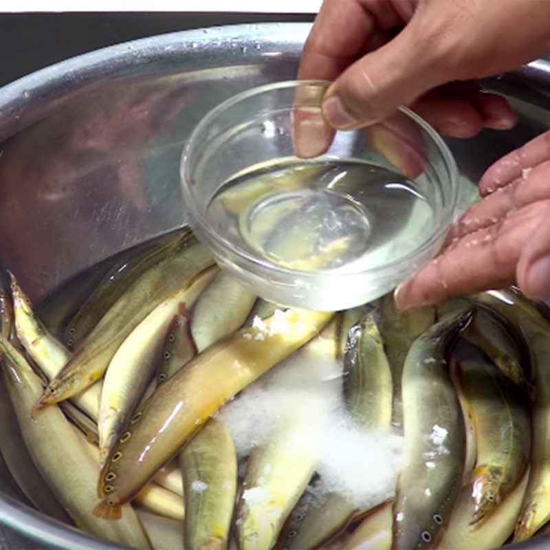 Step 1 Prepare the eel Eel with Banana Stem