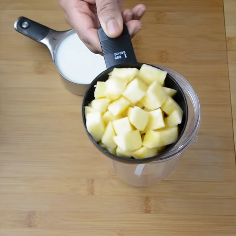 Step 1 Prepare the fruit for Apple Milkshake