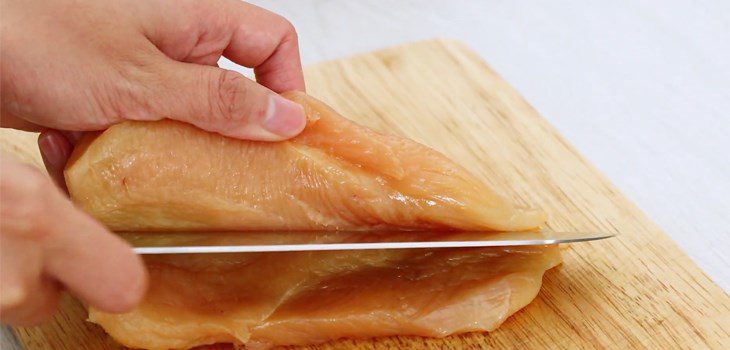 Step 1 Prepare the chicken breast for Grilled Chicken Breast stuffed with cheese cream