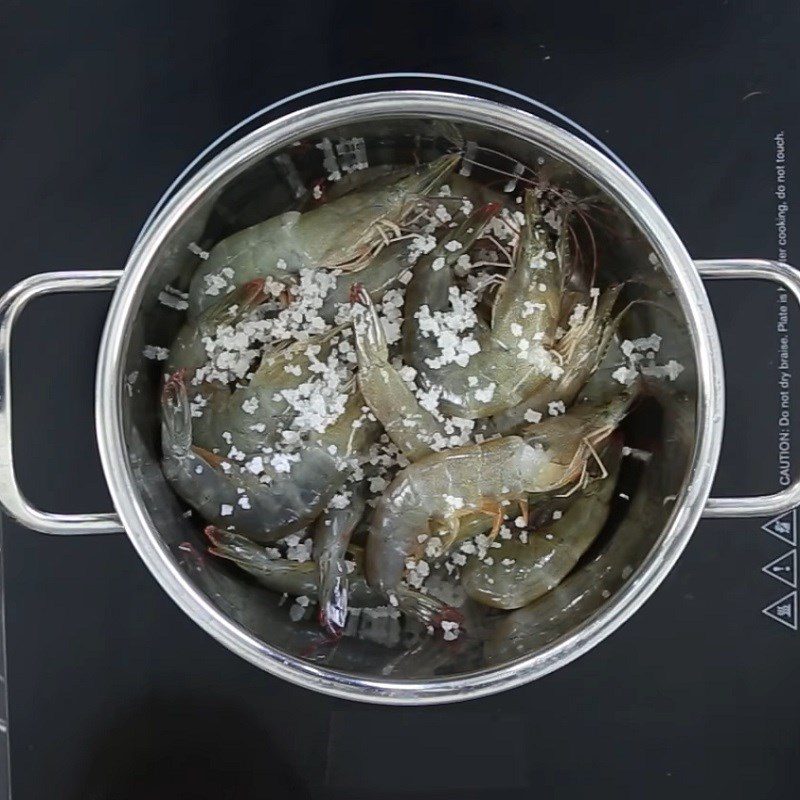 Step 1 Prepare and steam shrimp Salted steamed shrimp