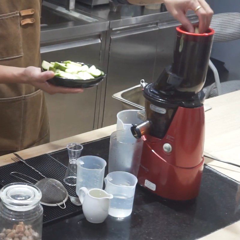 Step 1 Prepare and juice the green mango Green mango juice with salted plum