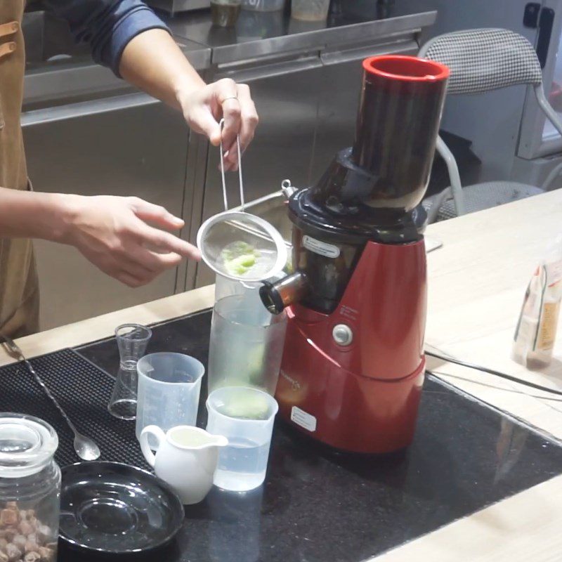 Step 1 Prepare and juice the green mango Green mango juice with salted plum