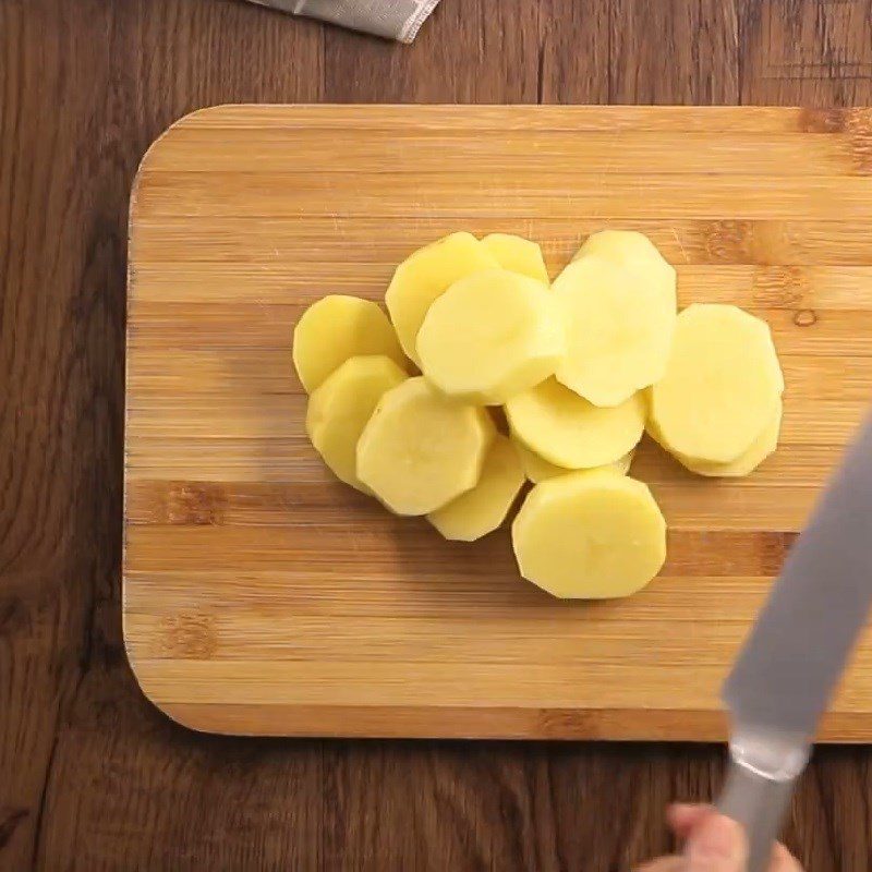 Step 1 Prepare and steam the potatoes Cheesy potato fries
