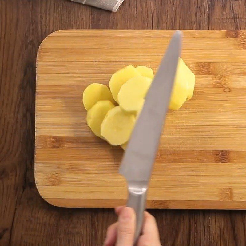 Step 1 Prepare and steam the potatoes Cheesy potato fries