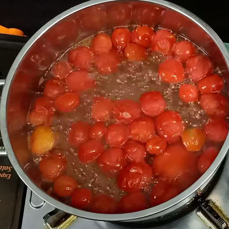 Step 1 Prepare and boil tomatoes Ripe Tomato Juice