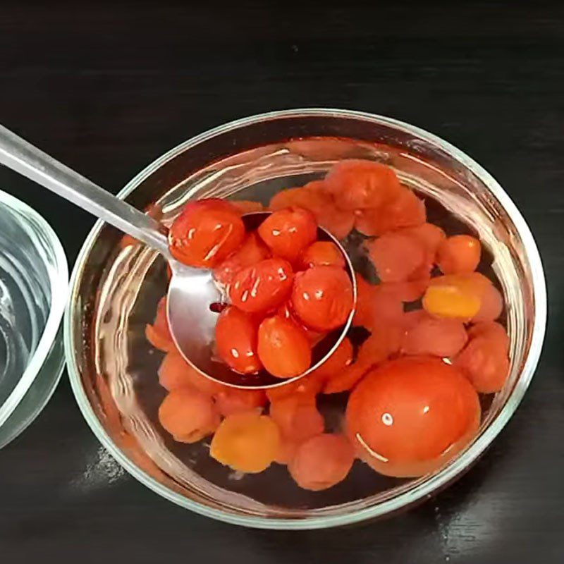 Step 1 Prepare and boil tomatoes Ripe tomato juice