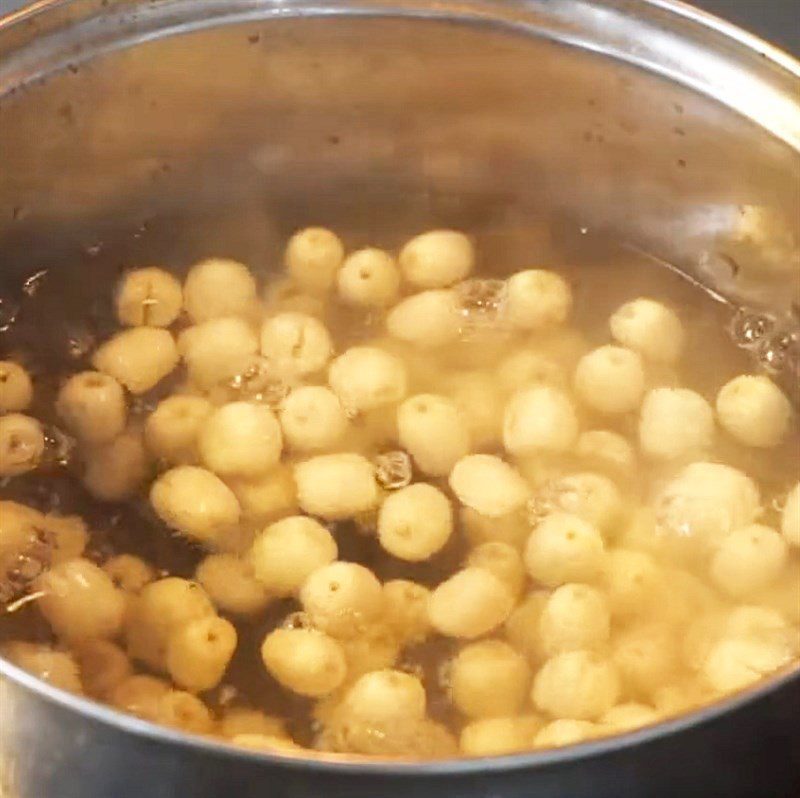 Step 2 Prepare and boil the lotus seeds for Lotus Seed Sweet Soup