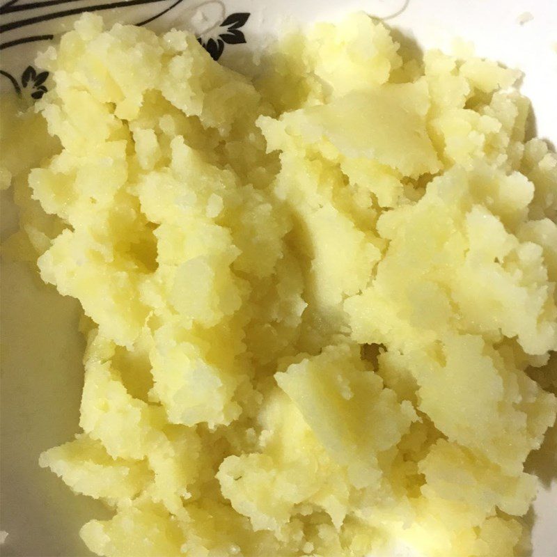 Step 1 Prepare and boil the potatoes Fried potato cake