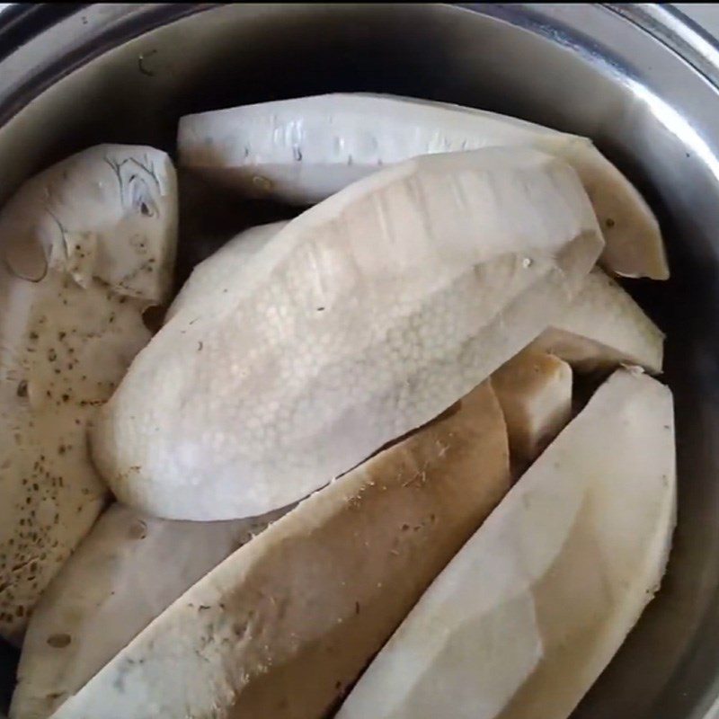 Step 1 Preliminary processing and boiling green jackfruit for Green Jackfruit mixed with shrimp and meat from Da Nang