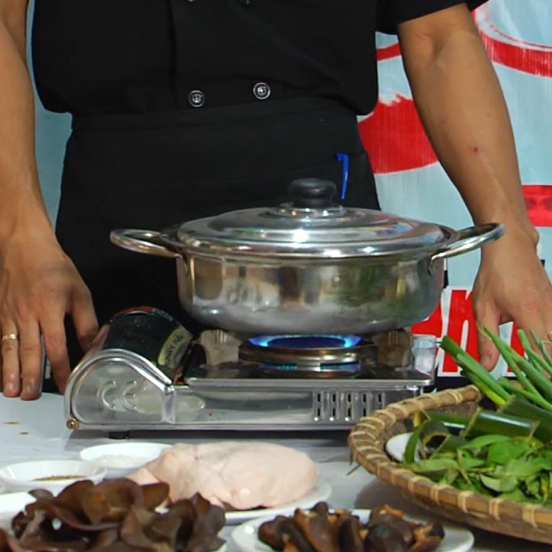 Step 1 Prepare and boil snails Grilled snail with bamboo tube