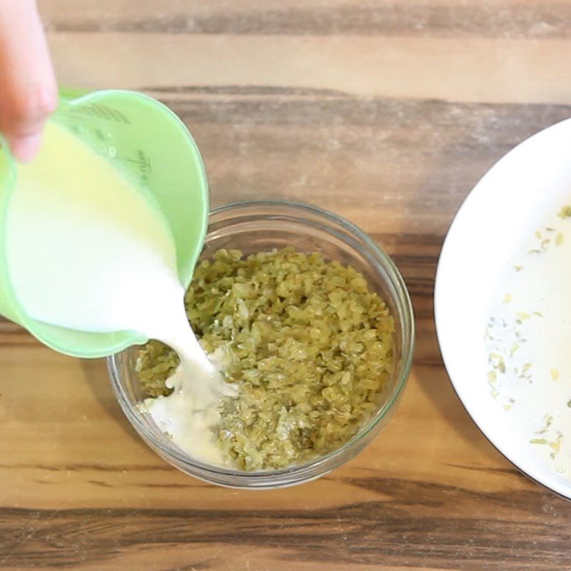 Step 1 Prepare and soak the rice for pandan rice cake ice cream