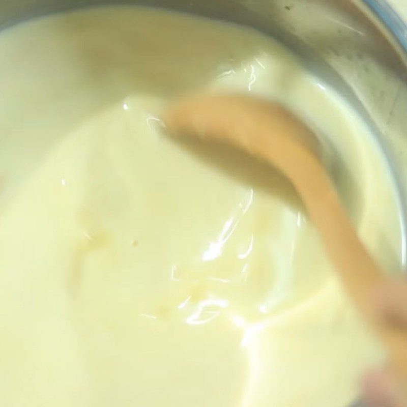 Step 3 Prepare and mash the mango Mango yogurt bag